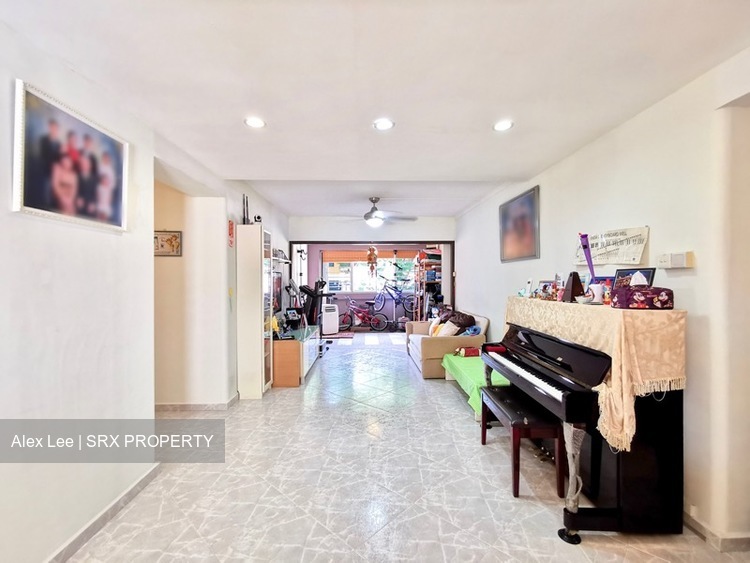 Woodlands Street 83 thumbnail photo